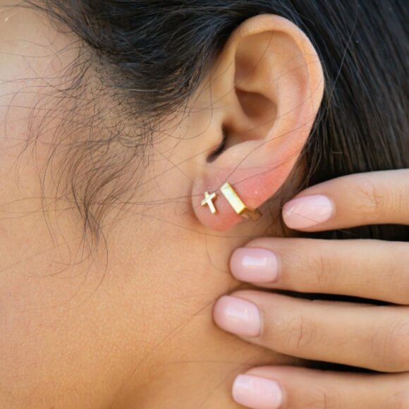 18k Gold PVD Cross Stud Earrings - Nickel-free, Waterproof, Tarnish-Resistant - Picture 2 of 2